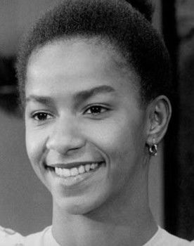 Íris Nascimento as Zenilda