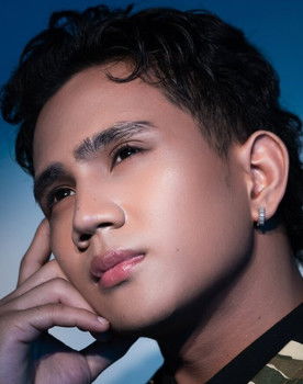 Binsoy Namoca as Rey Vargas