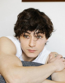 Federico Russo as Sam Costa