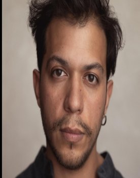 Ángel Silva as mozo de piscina
