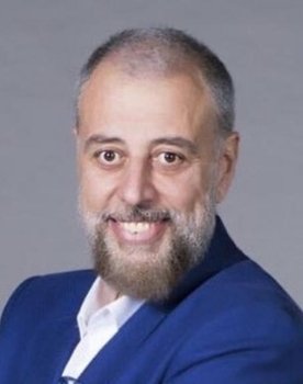 Hamdi Alkan as Pehlivan