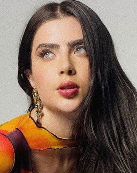 Jade Picon as Júlia