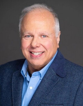 Frank Grippi as Darren, the Fire Chief