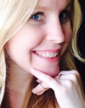 Katherine Catanakis as Elizabeth