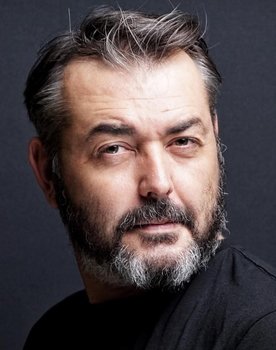 Fahri Öztezcan as Sakallı