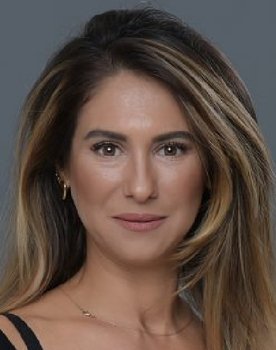 Yeşim Alıç as Gazeteci