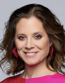 Dóra Szinetár
