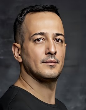 Sarp Apak as Serhan