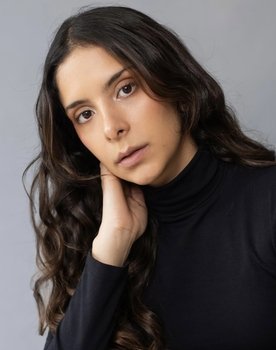 Daniela Narvaez as Mona