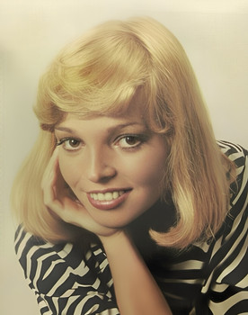 Marly Aguiar as Dinah