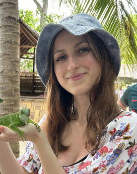 Adesina Sumkoski as Car Jacker