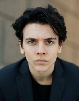 Francesco Gheghi as Enrico