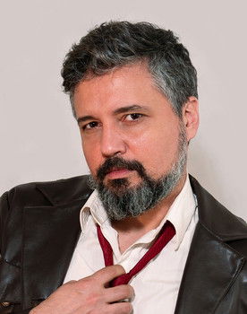 Henrique Trés as Parente