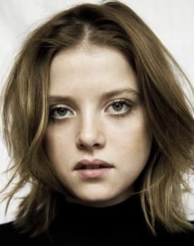 Jella Haase as Burgfräulein Bö (voice)