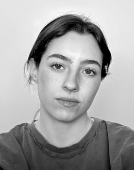 Mariana De La Peña as Modelo