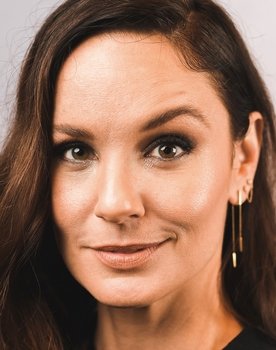 Sarah Wayne Callies as Robyn