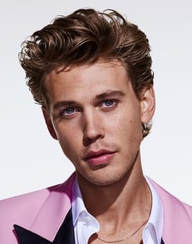 Austin Butler as Peyton Leverett