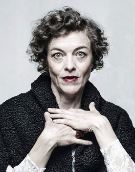 Nuria González as Carmen