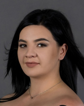 Yadviga Pleshakova as Cashier