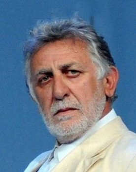 Alexandros Mylonas as Pavlos
