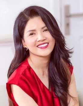 Ngoc Trinh as Lan