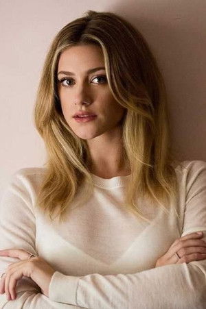 Lili Reinhart