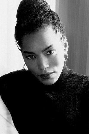 Angela Bassett