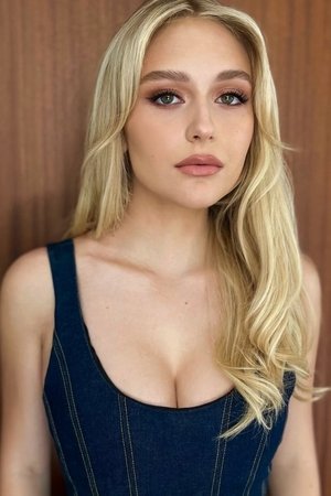 Alyvia Alyn Lind