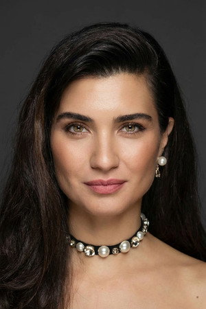 Tuba Büyüküstün portrait