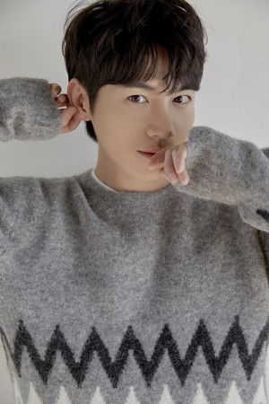 Yoo Hwan photo