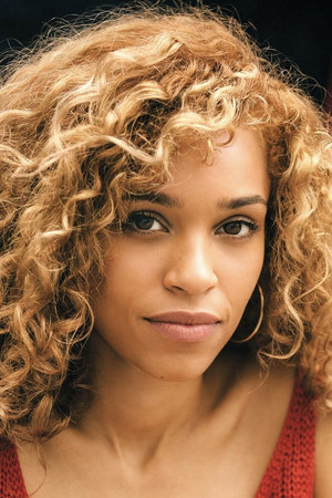 Izzy Bizu portrait