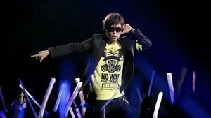фото  - Смотреть D.N.A LIVE! 五月天[創造]小巨蛋演唱會 бесплатно онлайн на Lord-Filmy