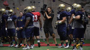 A Season With: 3×1 {year} Online En Netflix