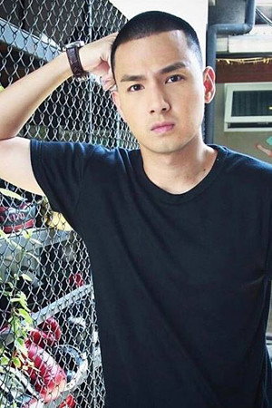 Diễn viên ภูริพรรธน์ เวชวงศาเตชาวัชร์