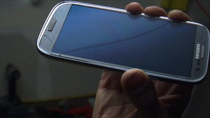 How to Fix a Cracked Touch Screen Phone - Episode 54