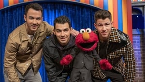 The Not-Too-Late Show with Elmo Jonas Brothers