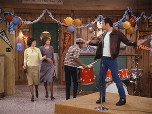 Happy Days - Les Jours heureux - Happy Days - Les Jours heureux - Saison 3 - Fonzie superstar - image n°3