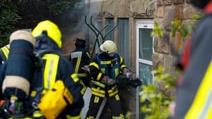 Feuer & Flamme – Mit Feuerwehrmännern im Einsatz Danger to life in toilet block fire