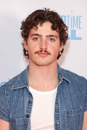 Benson Boone portrait