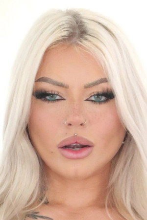 Nichole Saphir portrait