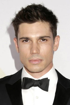 Tanner Novlan portrait