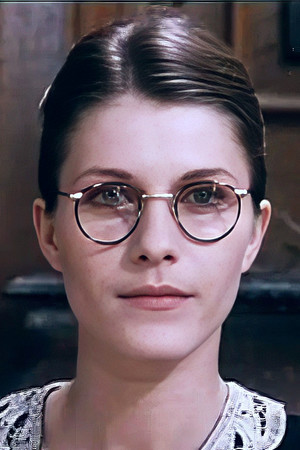 Caroline Laurence portrait