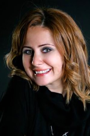 Esra Akkaya jako Gülgün