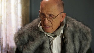 Mantaua (2021), film online în limba Română