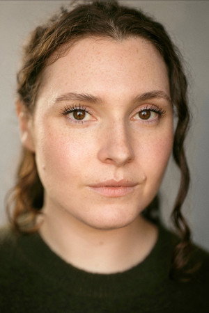 Emma Symmonds — interprète de Gwen Savage