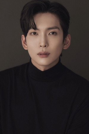 Moon Kang-hyuk portrait
