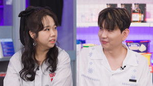 Still from You Bought What?! Hong Hyunhee vs. Jasson