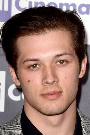 Leo Howard jako Young Conan