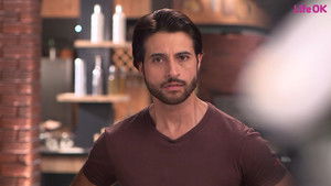 Vikram, Shobha are Neighbors