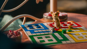 Un topolino sotto l’albero (2025)